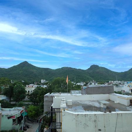 ウダイプル Chitrakoot Residencyアパートホテル エクステリア 写真