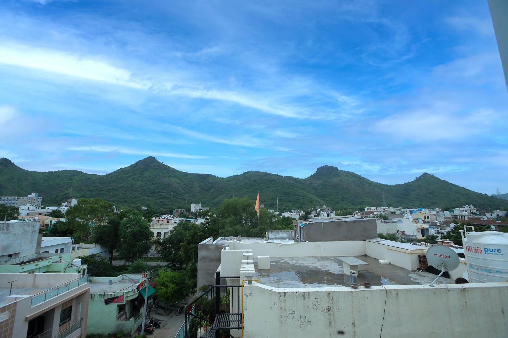 ウダイプル Chitrakoot Residencyアパートホテル エクステリア 写真