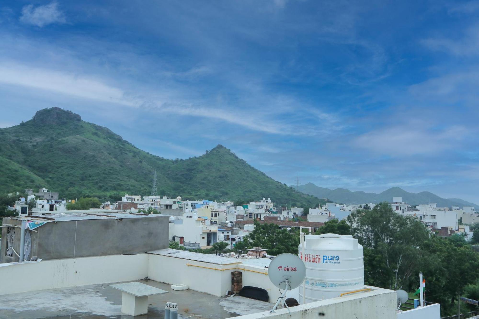 ウダイプル Chitrakoot Residencyアパートホテル エクステリア 写真