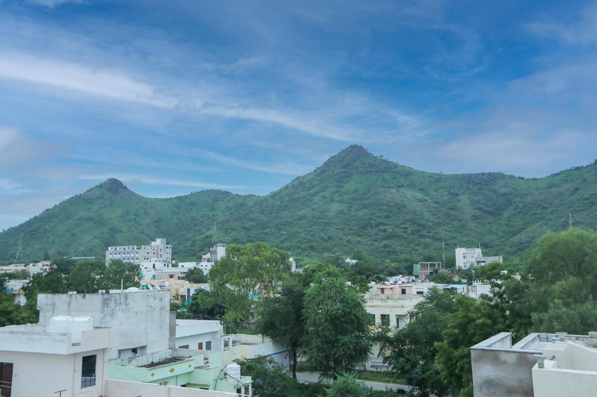 ウダイプル Chitrakoot Residencyアパートホテル エクステリア 写真