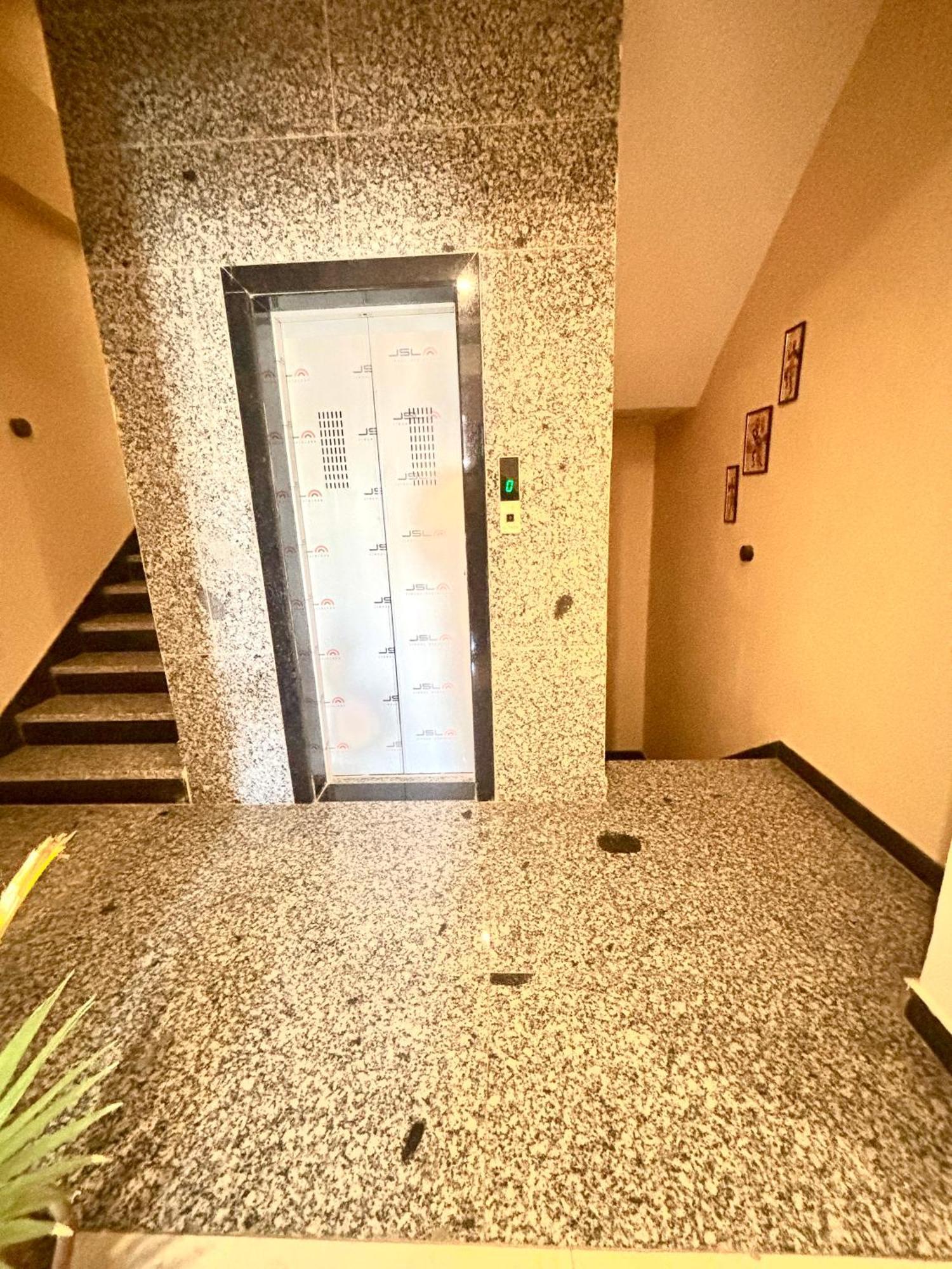 ウダイプル Chitrakoot Residencyアパートホテル エクステリア 写真